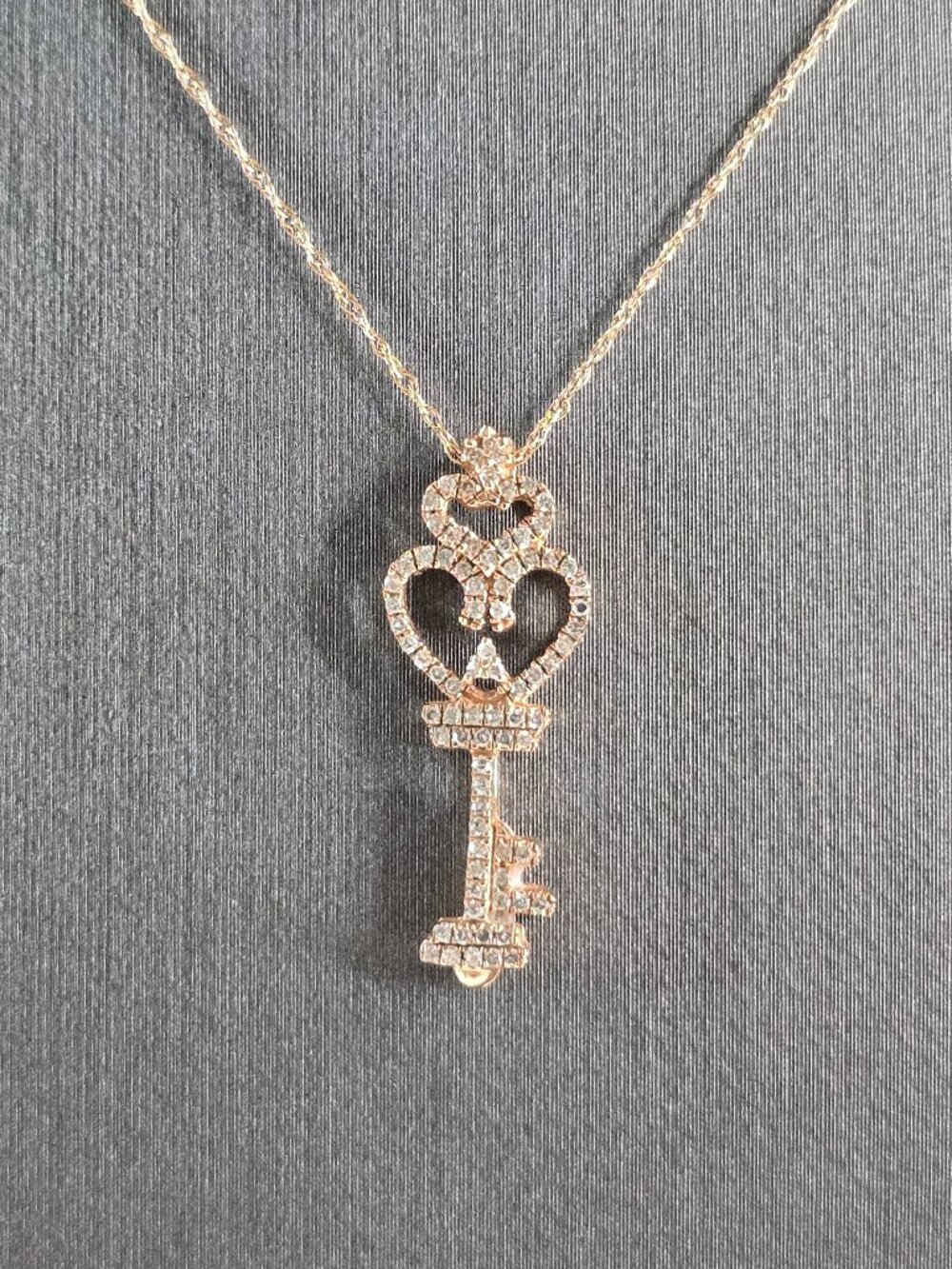 Women Vintage Estate 10K Rose Gold Diamond Key Heart Pendant Necklace 1.8g E5795